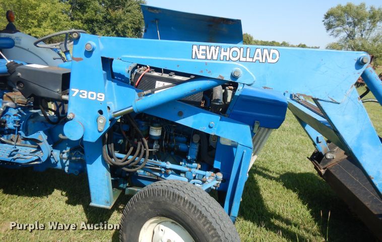 image for item FR9107 Ford 3910  tractor