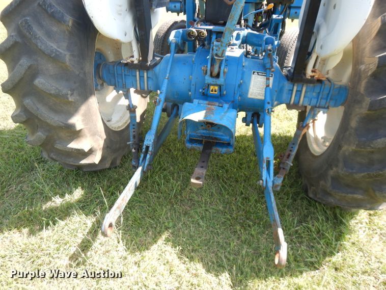 image for item FR9107 Ford 3910  tractor
