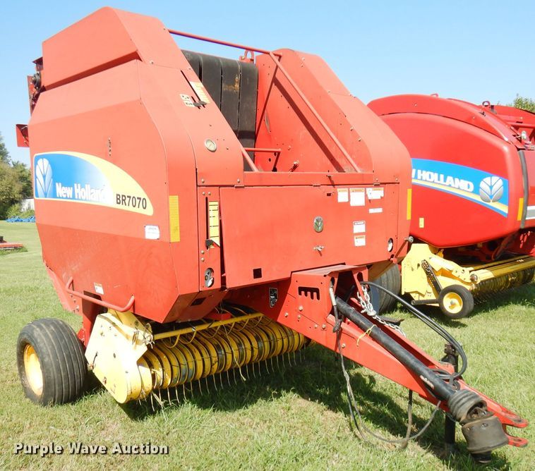 image for item FR9108 New Holland BR7070  round baler
