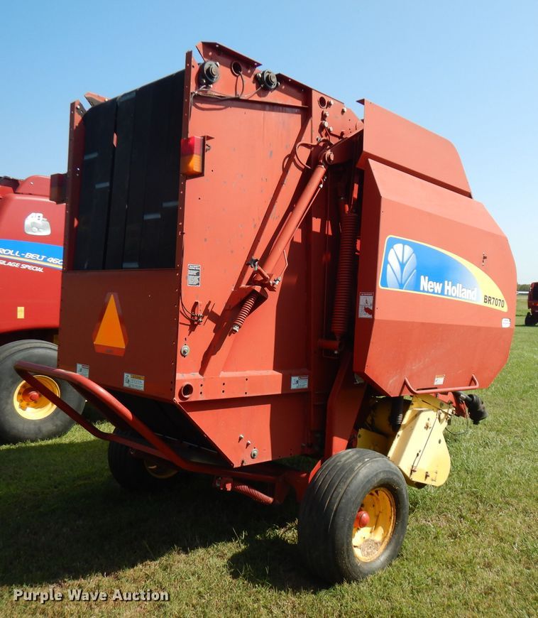image for item FR9108 New Holland BR7070  round baler