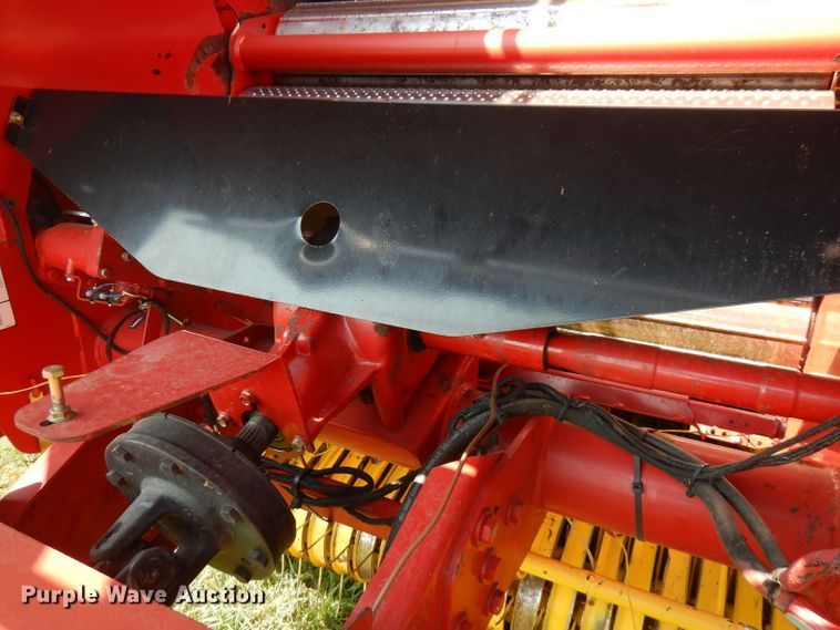 image for item FR9108 New Holland BR7070  round baler