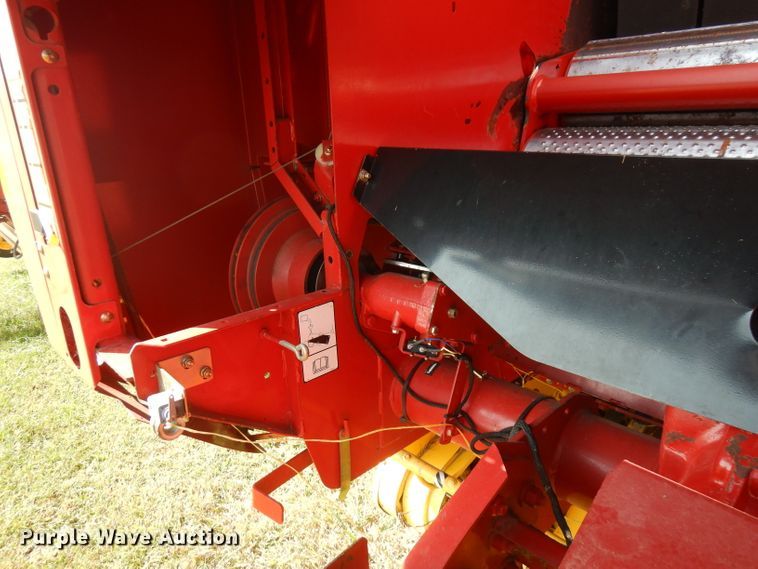 image for item FR9108 New Holland BR7070  round baler