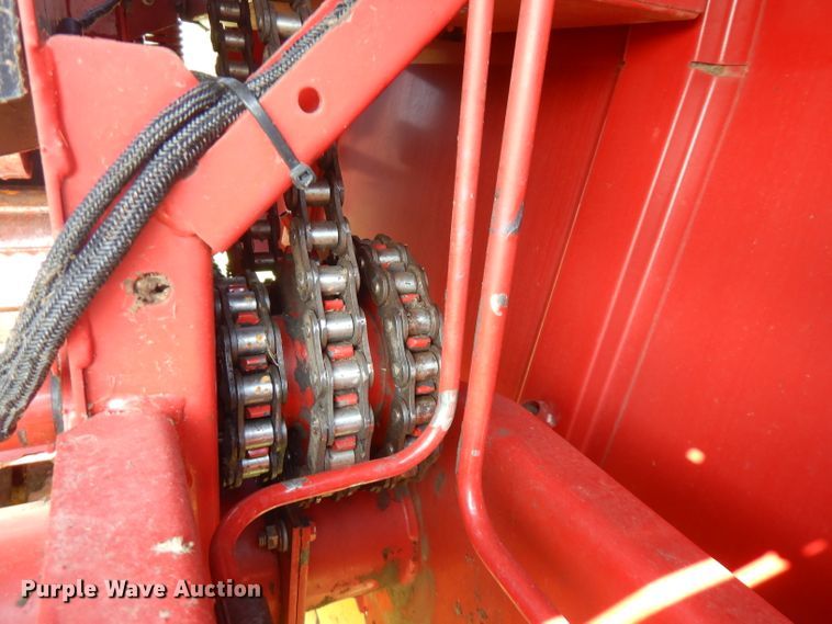 image for item FR9108 New Holland BR7070  round baler