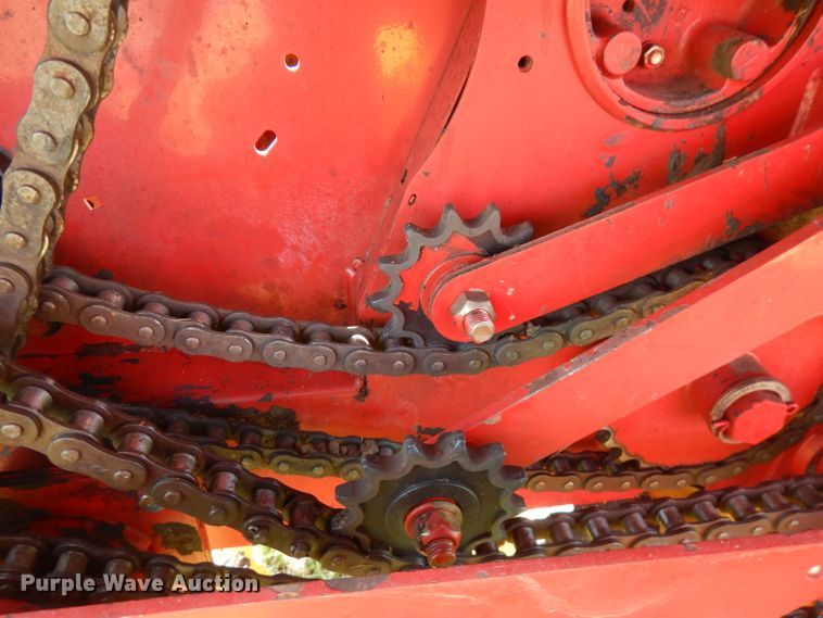 image for item FR9108 New Holland BR7070  round baler