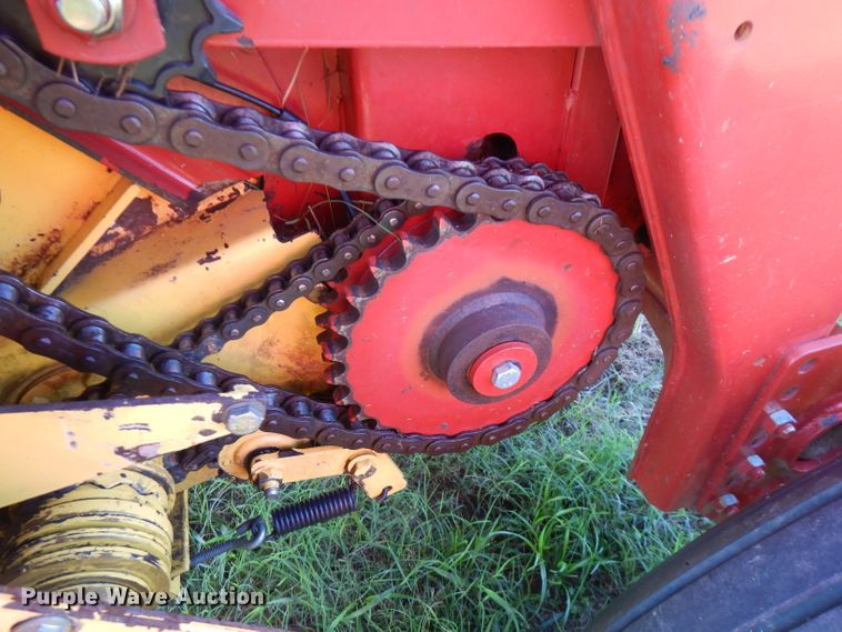 image for item FR9108 New Holland BR7070  round baler