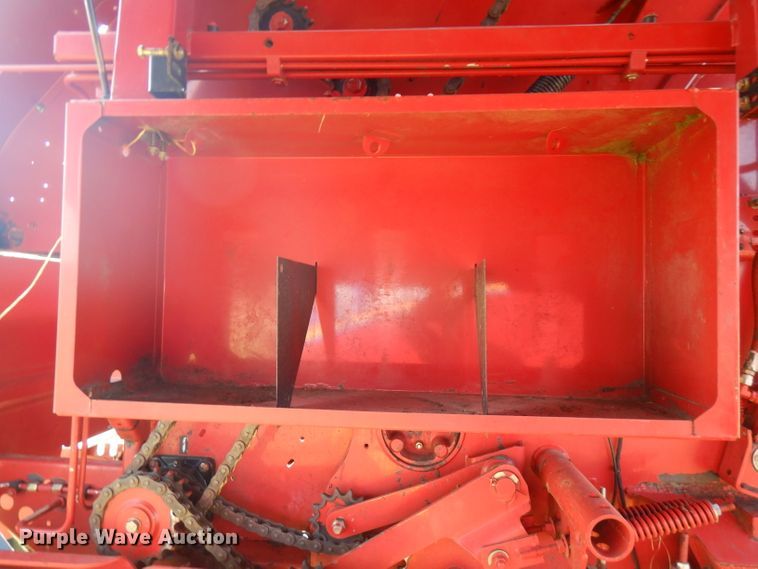 image for item FR9108 New Holland BR7070  round baler