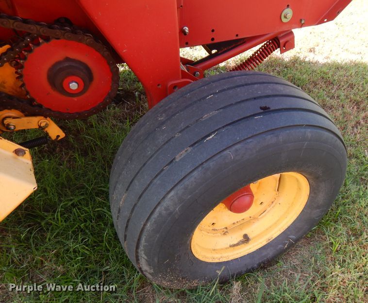 image for item FR9108 New Holland BR7070  round baler