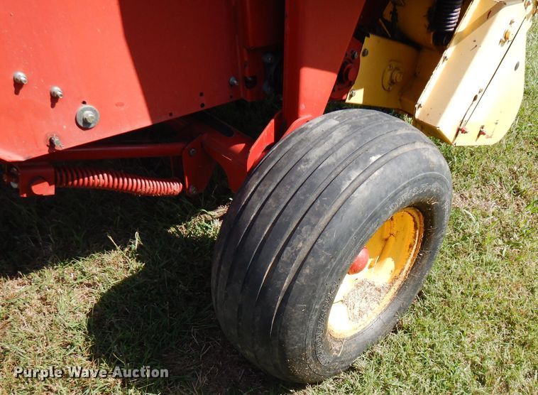 image for item FR9108 New Holland BR7070  round baler