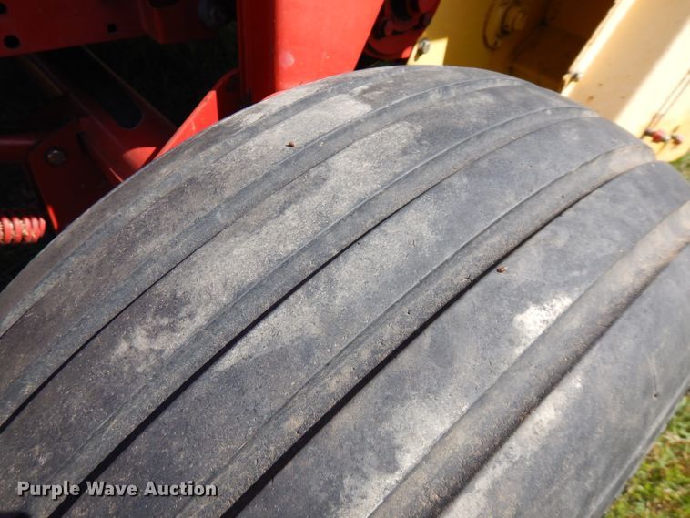 image for item FR9108 New Holland BR7070  round baler