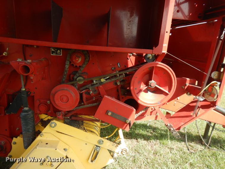 image for item FR9108 New Holland BR7070  round baler