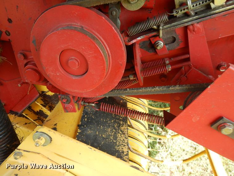 image for item FR9108 New Holland BR7070  round baler