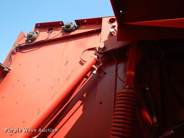 image for item FR9108 New Holland BR7070  round baler