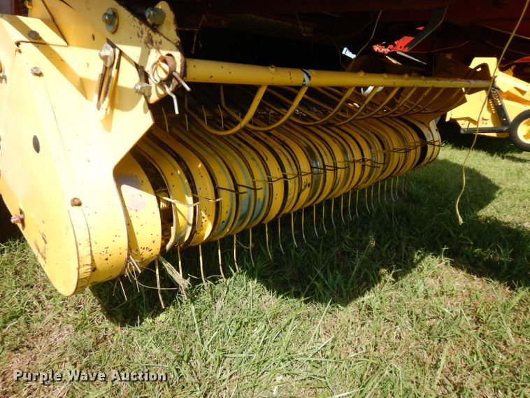 image for item FR9108 New Holland BR7070  round baler