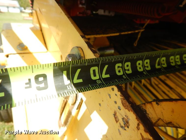 image for item FR9108 New Holland BR7070  round baler