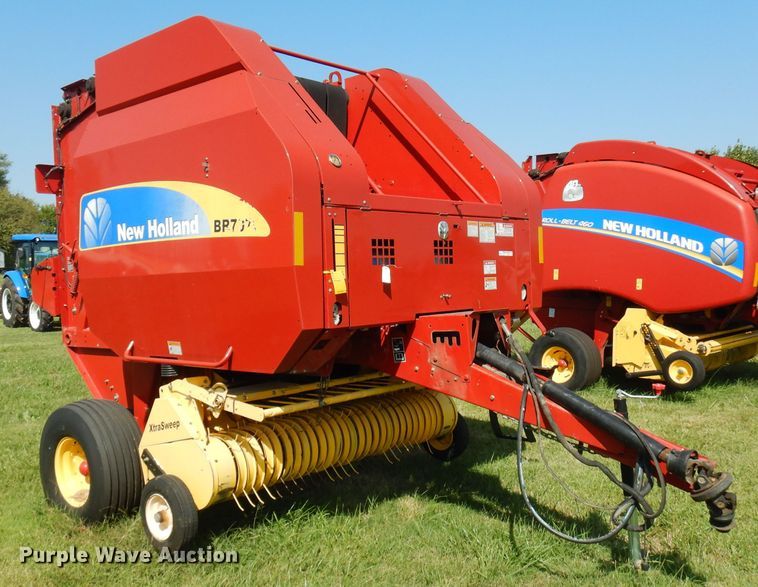 image for item FR9109 2012 New Holland BR7070  round baler