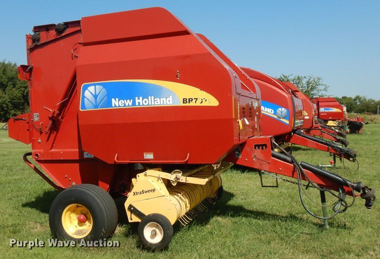 image for item FR9109 2012 New Holland BR7070  round baler