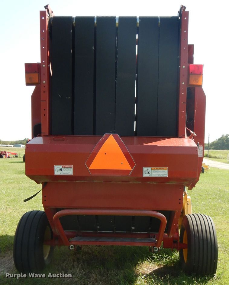 image for item FR9109 2012 New Holland BR7070  round baler