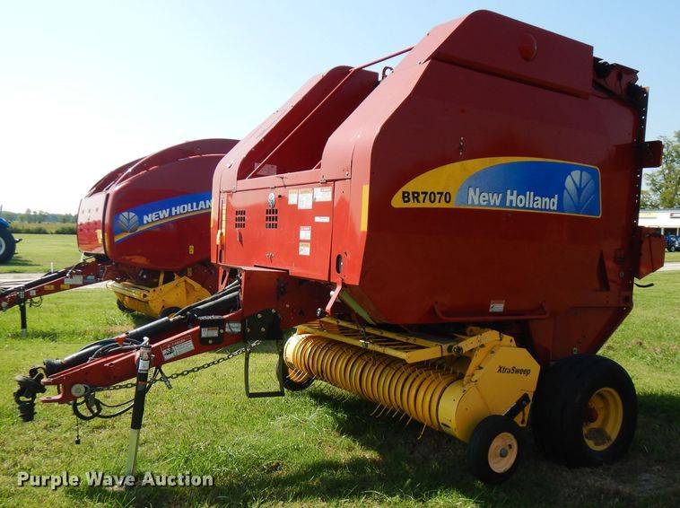 image for item FR9109 2012 New Holland BR7070  round baler