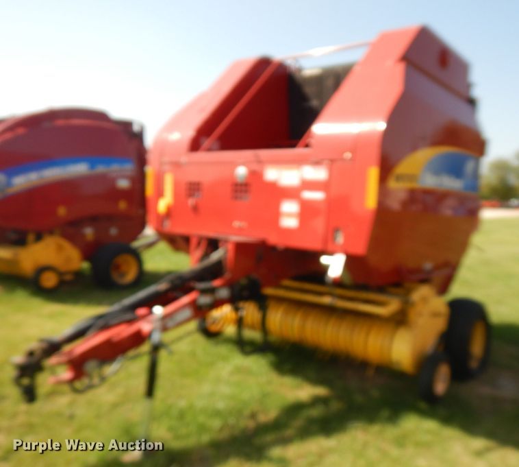 image for item FR9109 2012 New Holland BR7070  round baler