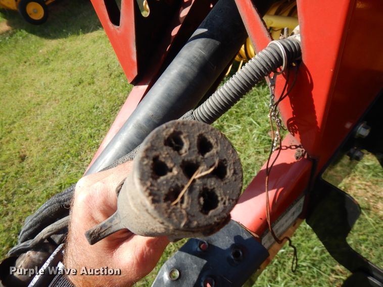 image for item FR9109 2012 New Holland BR7070  round baler