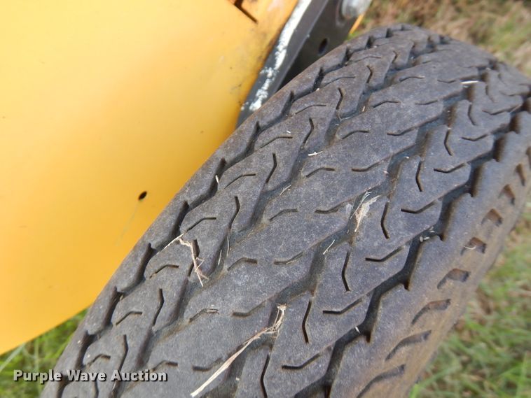 image for item FR9109 2012 New Holland BR7070  round baler