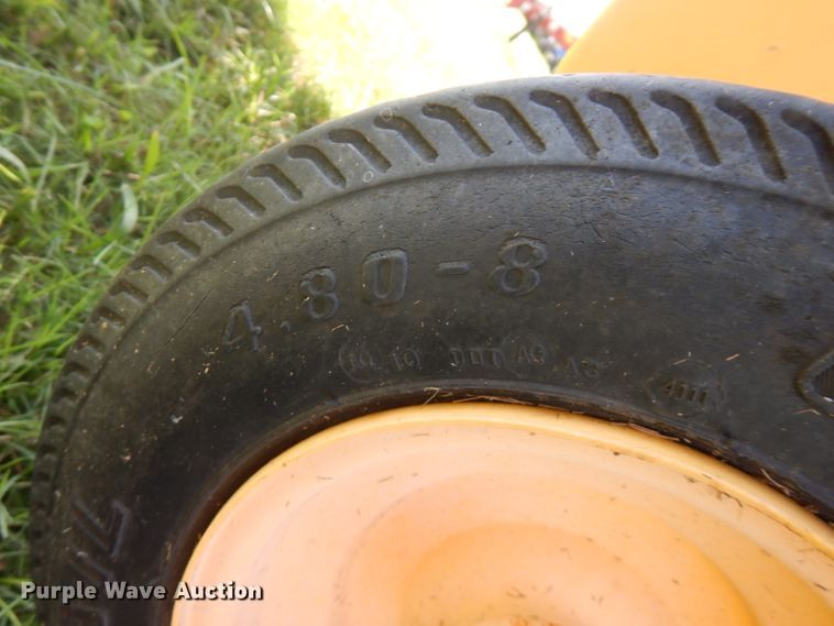 image for item FR9109 2012 New Holland BR7070  round baler