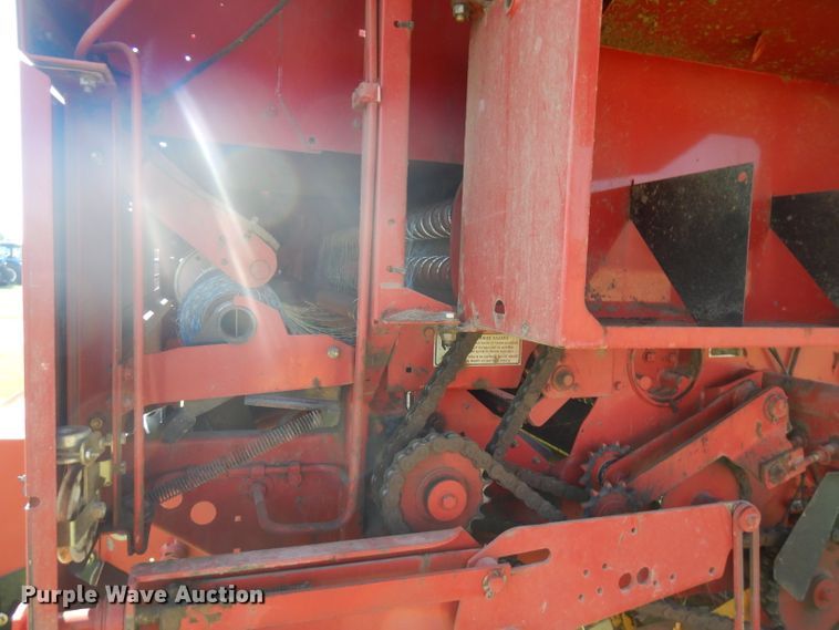 image for item FR9109 2012 New Holland BR7070  round baler