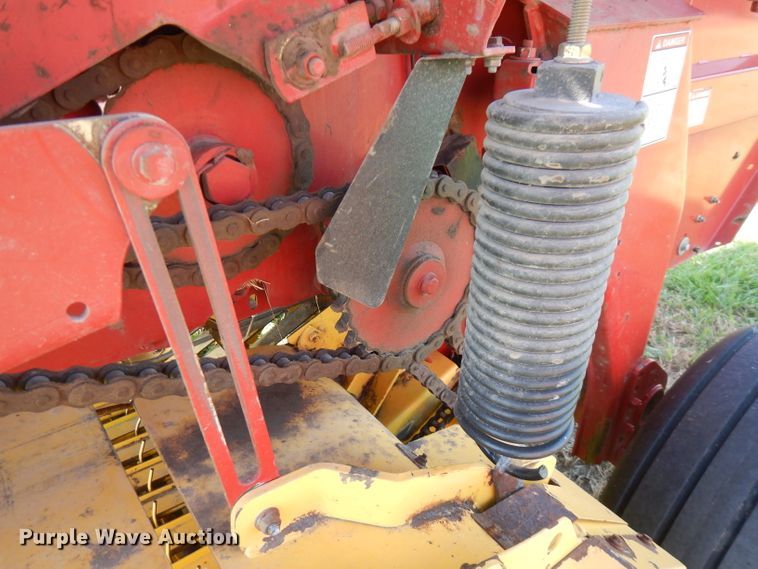 image for item FR9109 2012 New Holland BR7070  round baler