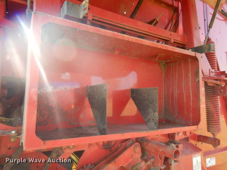 image for item FR9109 2012 New Holland BR7070  round baler