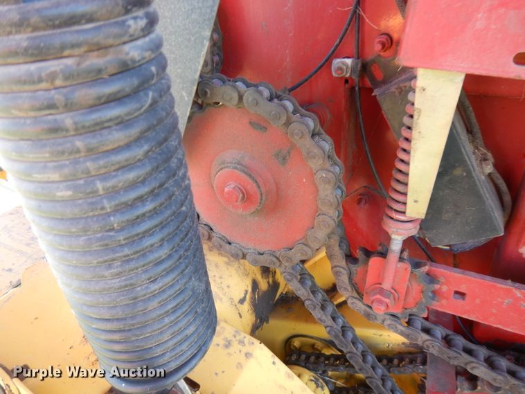 image for item FR9109 2012 New Holland BR7070  round baler