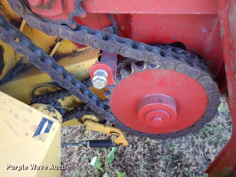 image for item FR9109 2012 New Holland BR7070  round baler