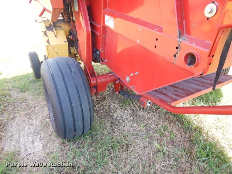 image for item FR9109 2012 New Holland BR7070  round baler