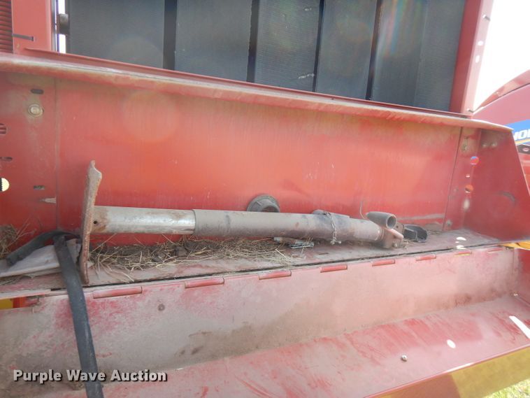 image for item FR9109 2012 New Holland BR7070  round baler