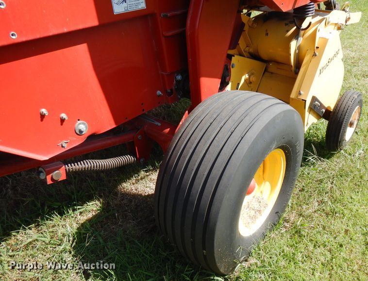 image for item FR9109 2012 New Holland BR7070  round baler