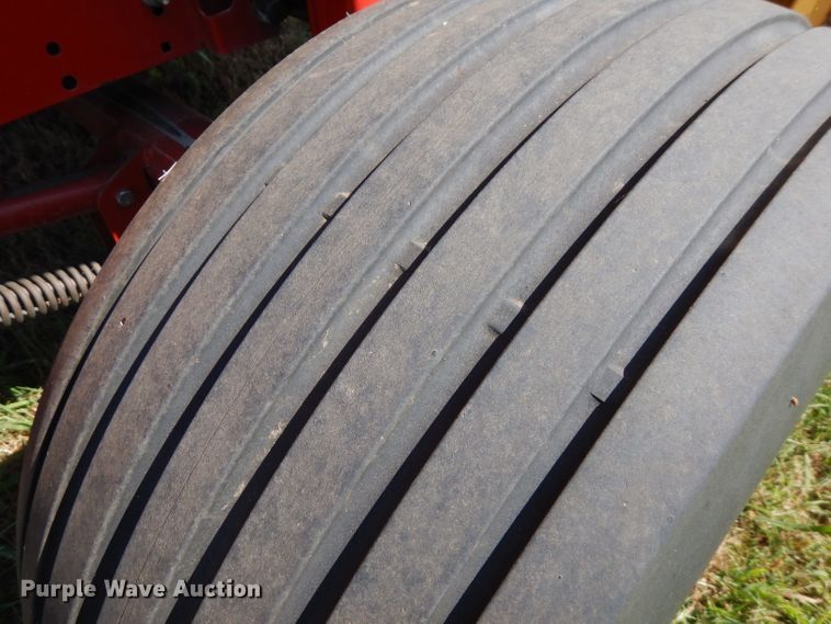 image for item FR9109 2012 New Holland BR7070  round baler