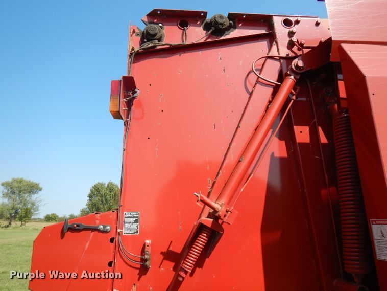 image for item FR9109 2012 New Holland BR7070  round baler