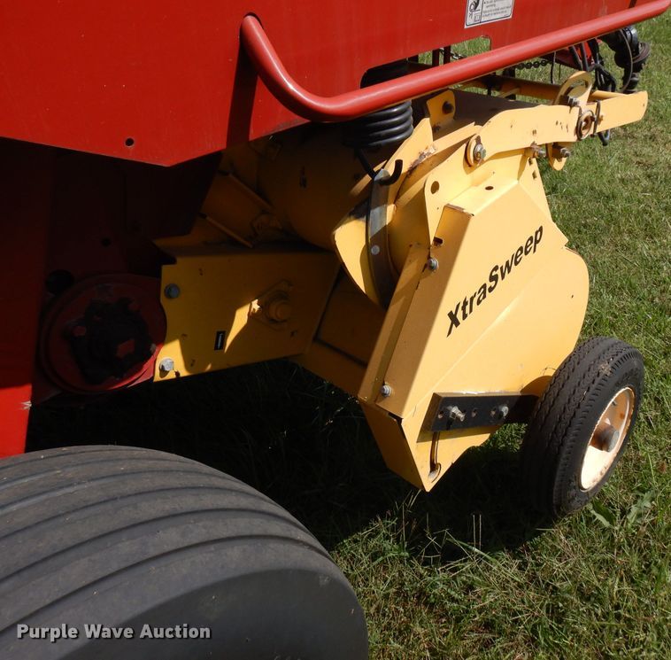 image for item FR9109 2012 New Holland BR7070  round baler