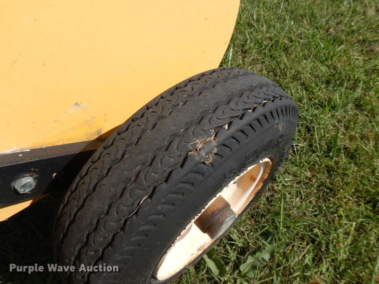 image for item FR9109 2012 New Holland BR7070  round baler