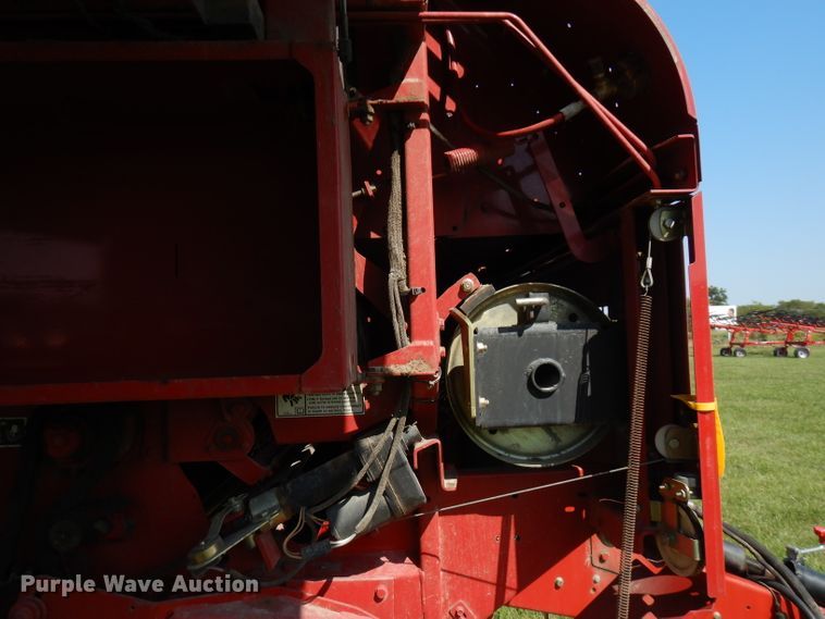 image for item FR9109 2012 New Holland BR7070  round baler