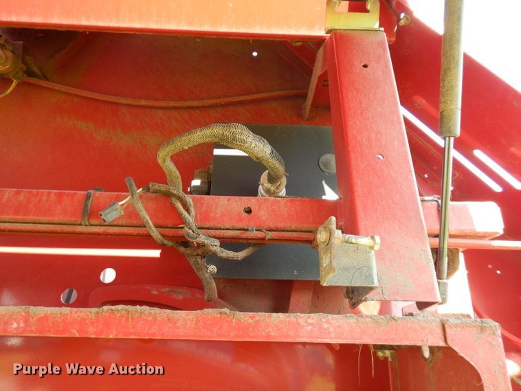 image for item FR9109 2012 New Holland BR7070  round baler