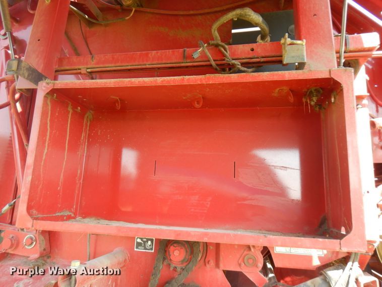 image for item FR9109 2012 New Holland BR7070  round baler