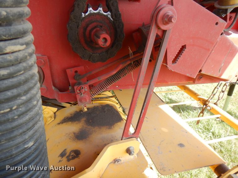 image for item FR9109 2012 New Holland BR7070  round baler