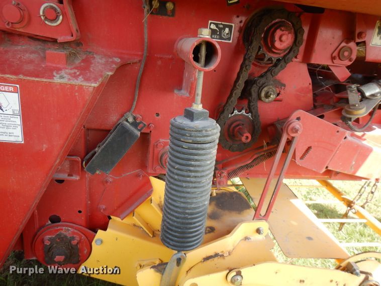 image for item FR9109 2012 New Holland BR7070  round baler