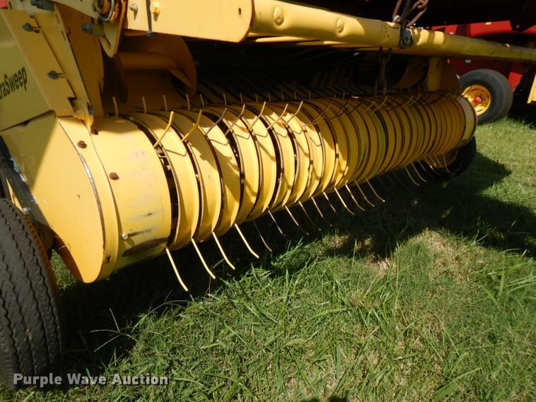 image for item FR9109 2012 New Holland BR7070  round baler