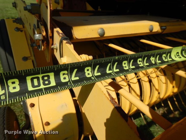 image for item FR9109 2012 New Holland BR7070  round baler