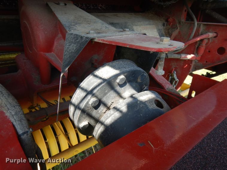 image for item FR9109 2012 New Holland BR7070  round baler