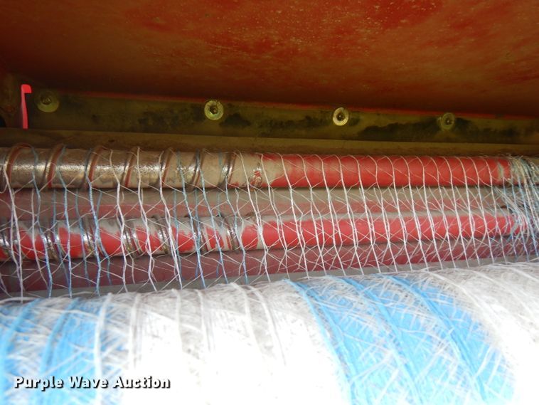 image for item FR9109 2012 New Holland BR7070  round baler