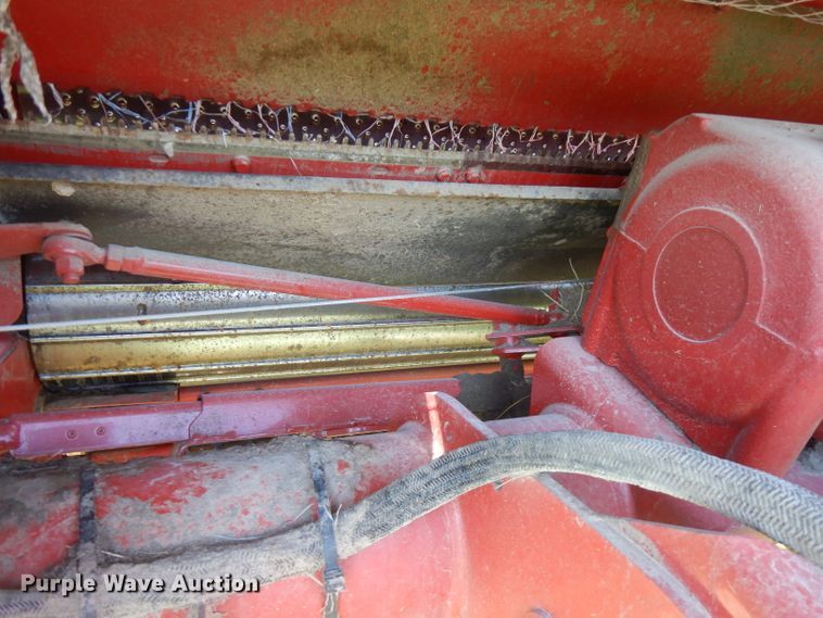 image for item FR9109 2012 New Holland BR7070  round baler