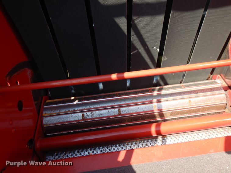 image for item FR9109 2012 New Holland BR7070  round baler