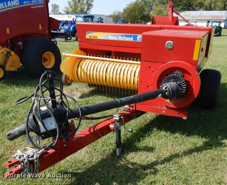 image for item FR9111 2015 New Holland BC5060  small square baler